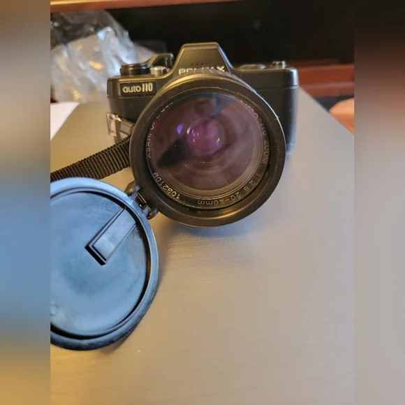 Vintage Pentax 110 mini w/zoom & Seahawks 49mm lens pre-owned EUC